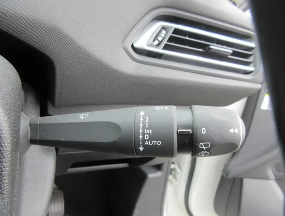 PEUGEOT 308 S/WAGON MOONROOF - PRG Motors Ltd