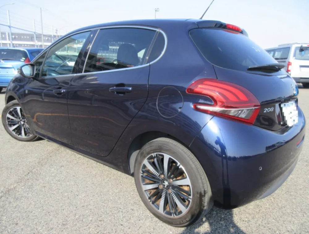 PEUGEOT 208 TECH EDITION MOONROOF - PRG Motors Ltd