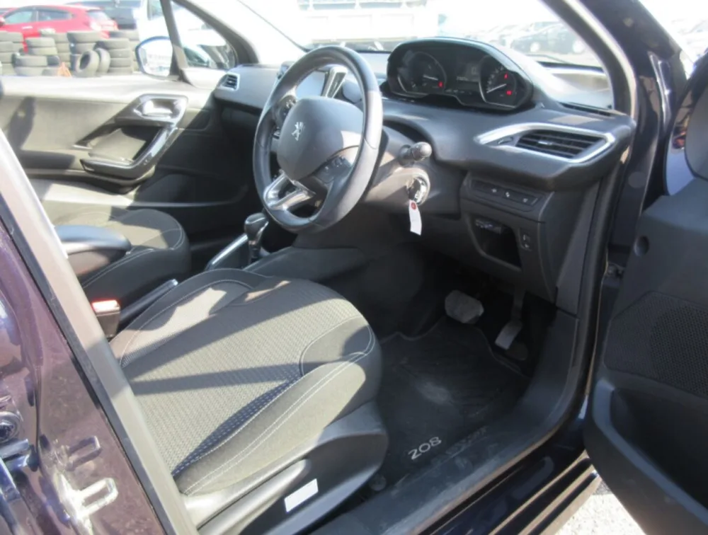PEUGEOT 208 TECH EDITION MOONROOF - PRG Motors Ltd