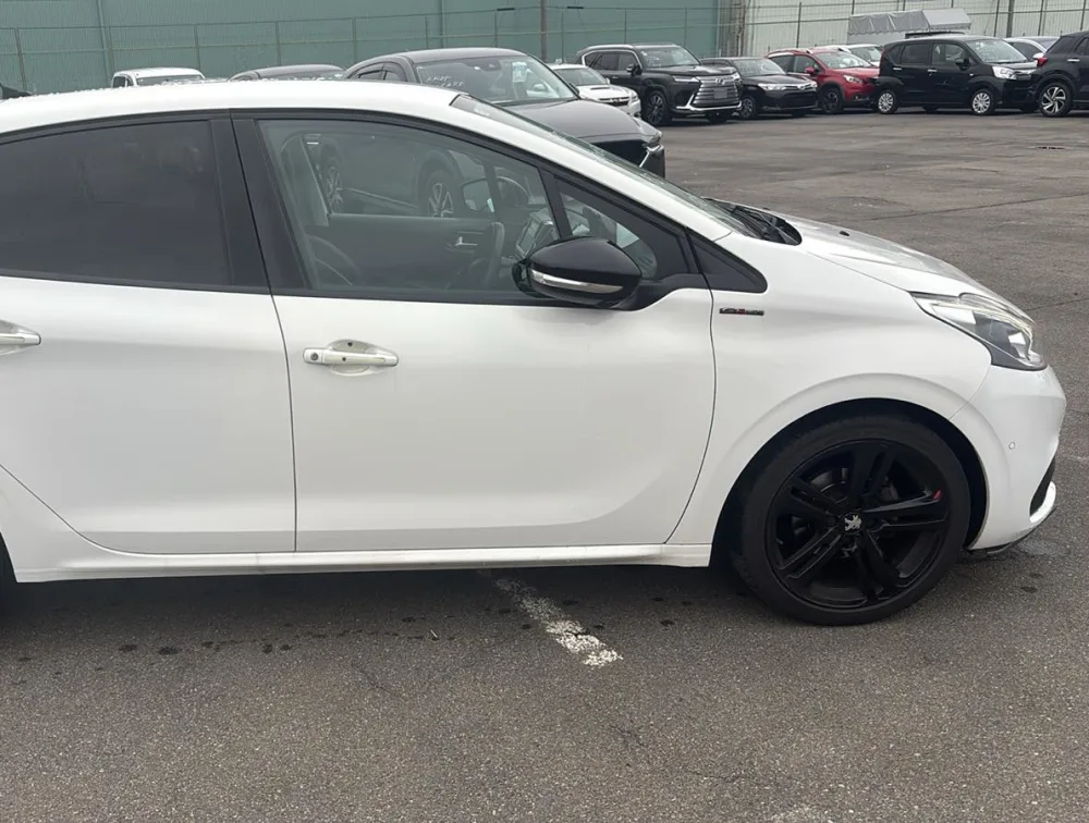 PEUGEOT 208 GTLINE BLACK PACK - PRG Motors Ltd