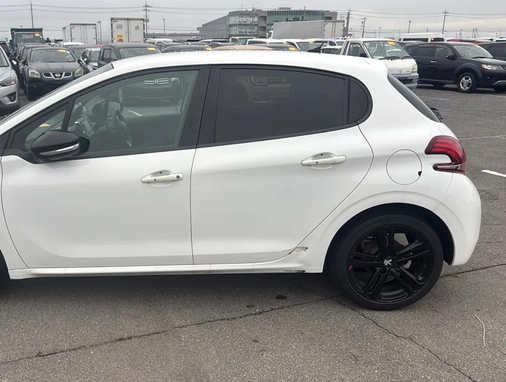 PEUGEOT 208 GTLINE BLACK PACK - PRG Motors Ltd