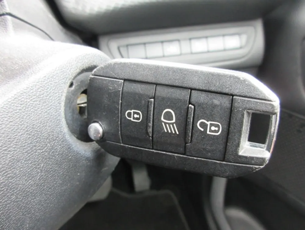 PEUGEOT 208 TECH EDITION FULL LEATHER SEATS - PRG Motors Ltd