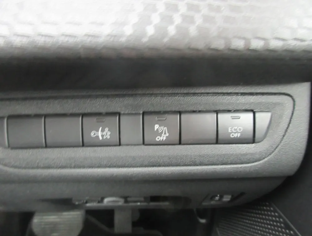 PEUGEOT 208 TECH EDITION FULL LEATHER SEATS - PRG Motors Ltd