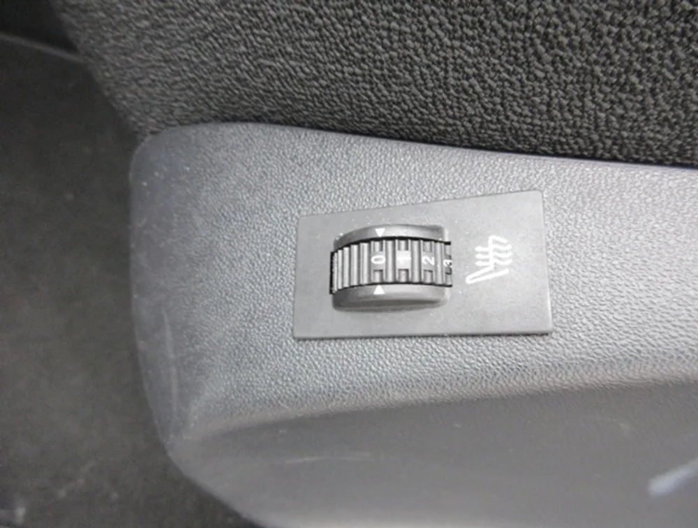 PEUGEOT 208 TECH EDITION FULL LEATHER SEATS - PRG Motors Ltd