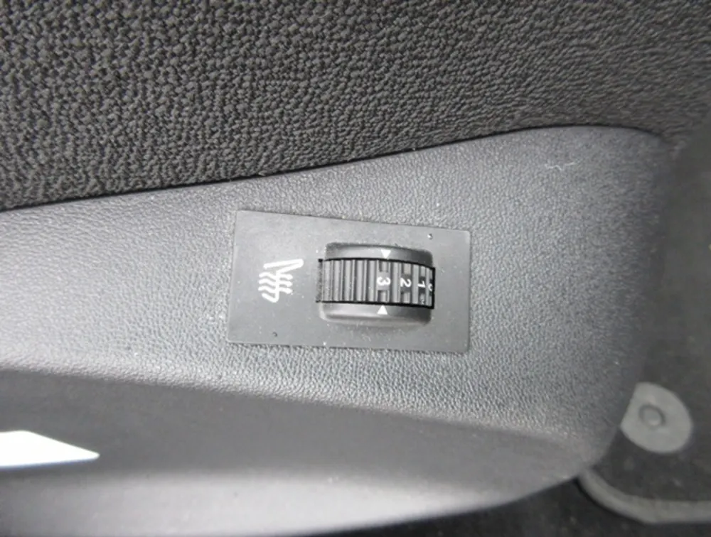 PEUGEOT 208 TECH EDITION FULL LEATHER SEATS - PRG Motors Ltd