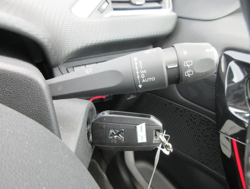 PEUGEOT 208 GTLINE BLACK PACK - PRG Motors Ltd