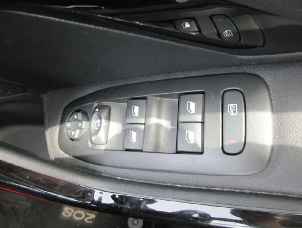 PEUGEOT 208 GTLINE BLACK PACK - PRG Motors Ltd