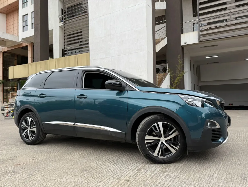 PEUGEOT 5008