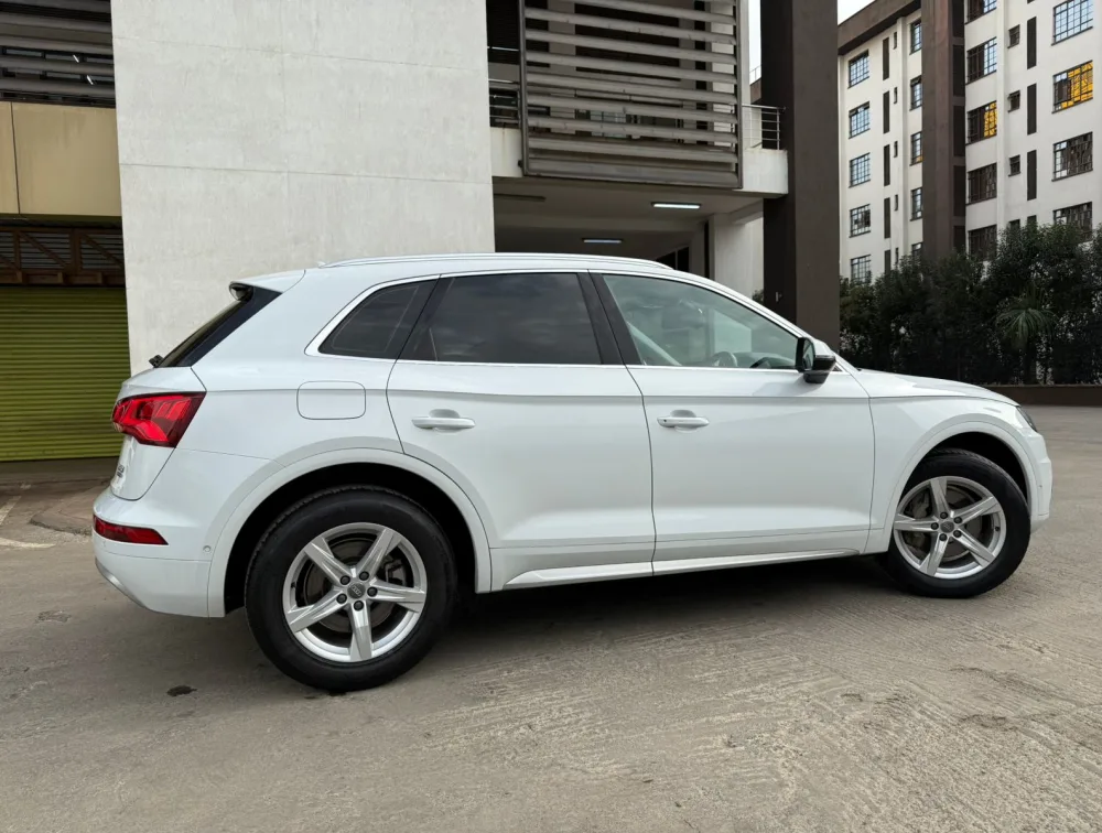 AUDI Q5 - PRG Motors Ltd