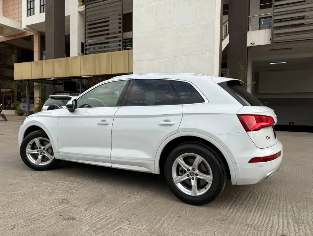 AUDI Q5 - PRG Motors Ltd