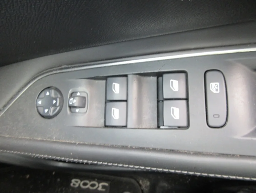 PEUGEOT 3008 ALLURE SUNROOF - PRG Motors Ltd