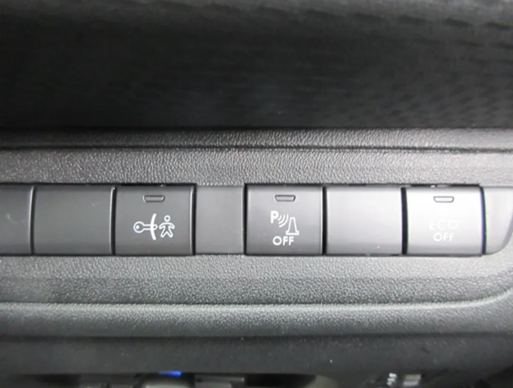 PEUGEOT 2008 GTLINE MOONROOF - PRG Motors Ltd