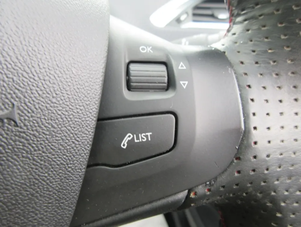PEUGEOT 2008 GTLINE MOONROOF - PRG Motors Ltd