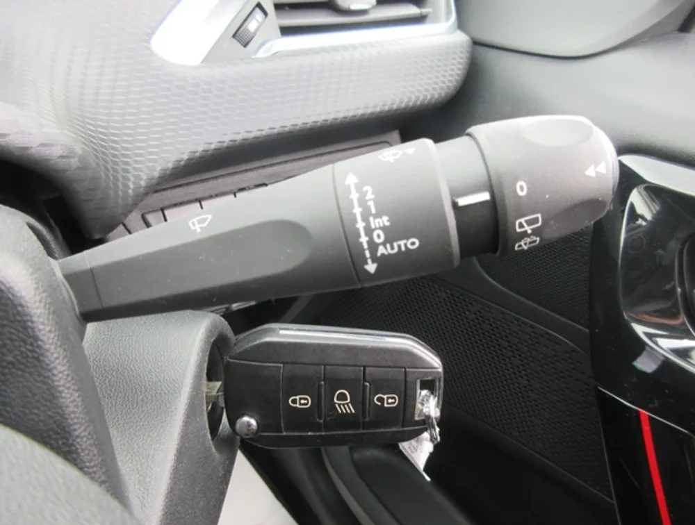 PEUGEOT 2008 GTLINE MOONROOF - PRG Motors Ltd