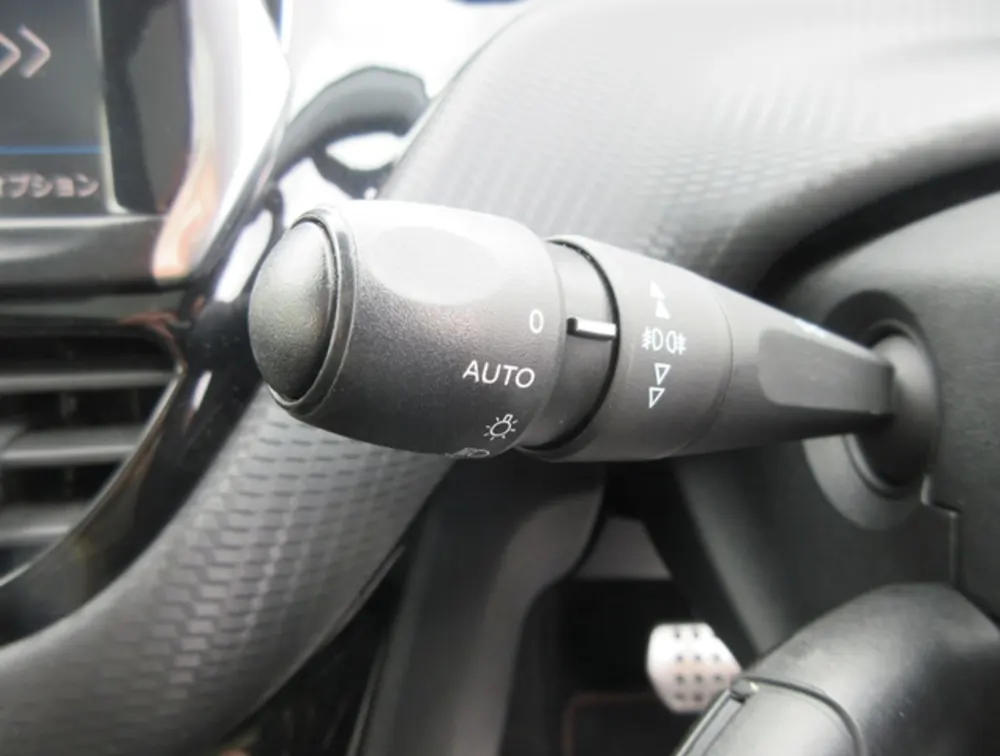PEUGEOT 2008 GTLINE MOONROOF - PRG Motors Ltd