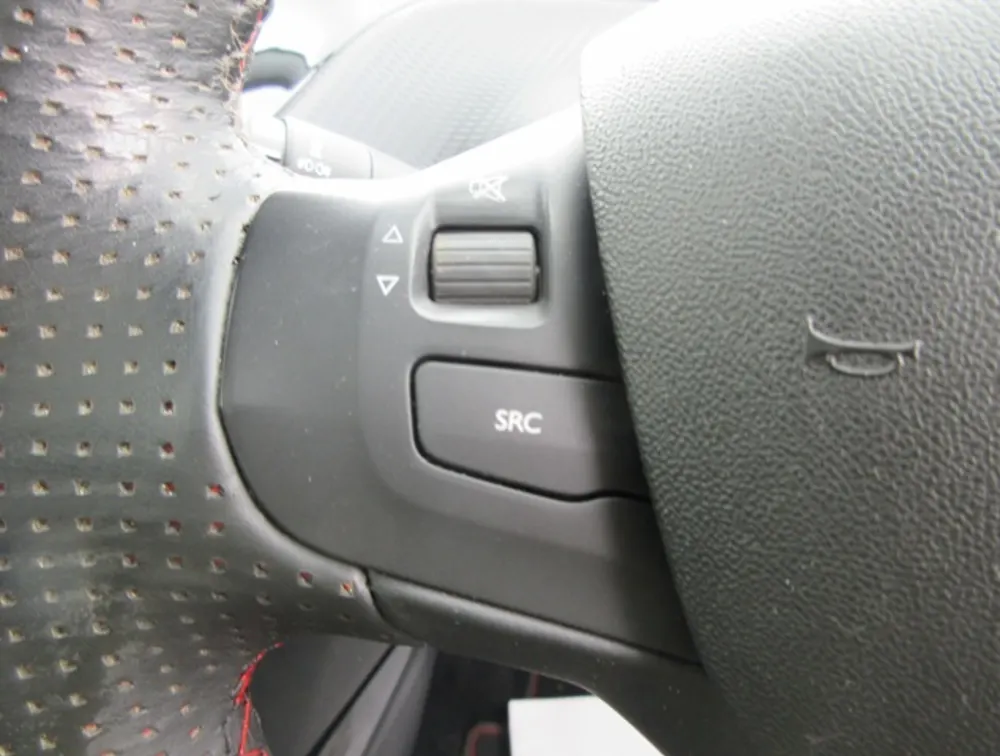 PEUGEOT 2008 GTLINE MOONROOF - PRG Motors Ltd