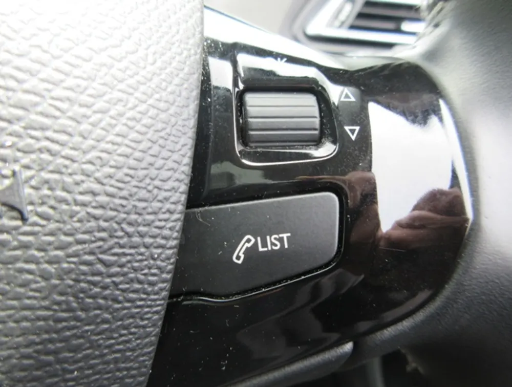 PEUGEOT 308 ALLURE MOONROOF - PRG Motors Ltd
