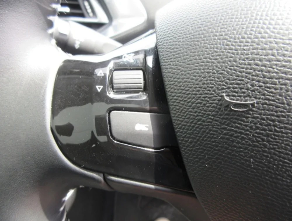 PEUGEOT 308 ALLURE MOONROOF - PRG Motors Ltd