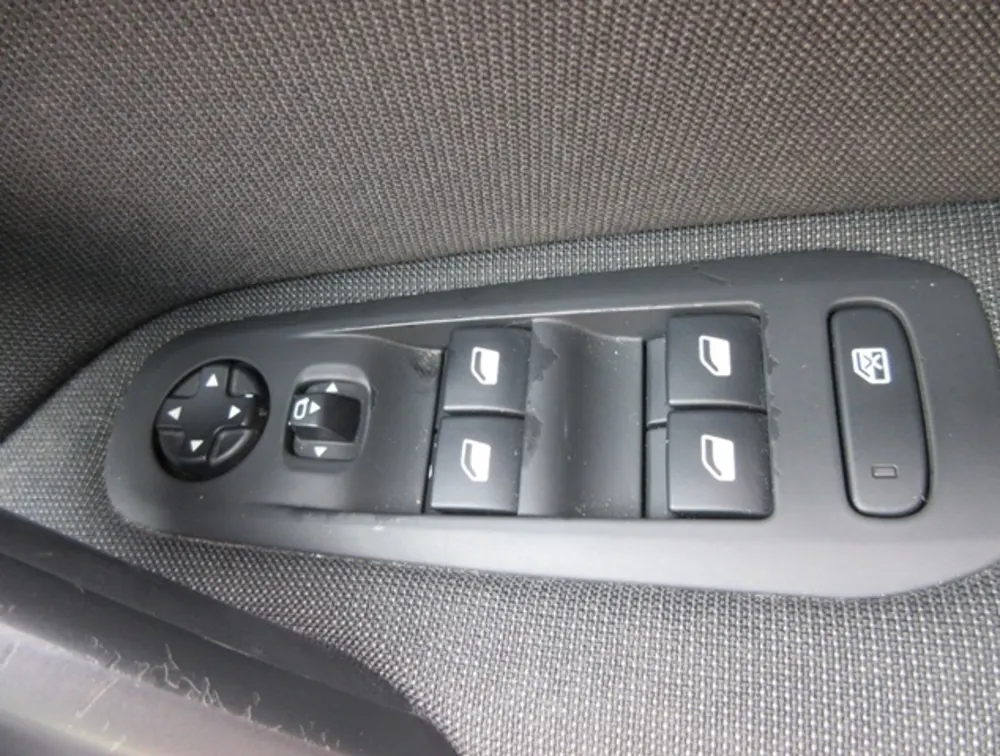 PEUGEOT 308 ALLURE MOONROOF - PRG Motors Ltd