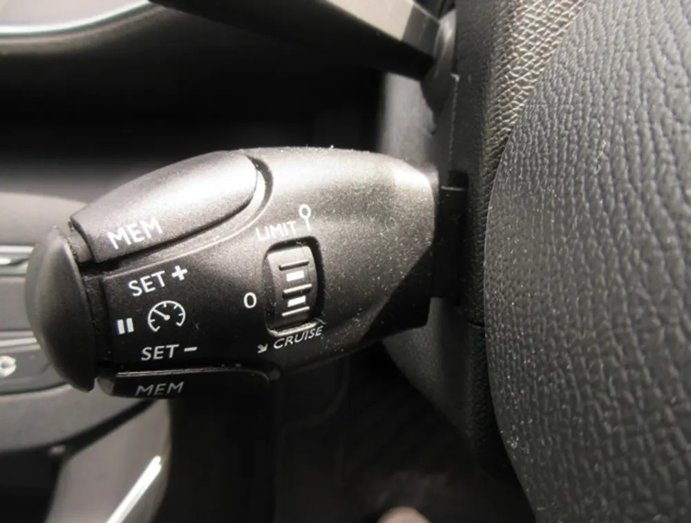 PEUGEOT 308 ALLURE MOONROOF - PRG Motors Ltd