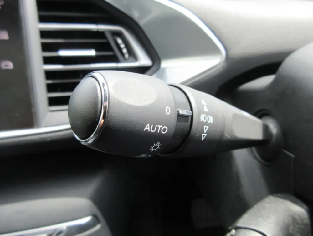PEUGEOT 308 ALLURE MOONROOF - PRG Motors Ltd