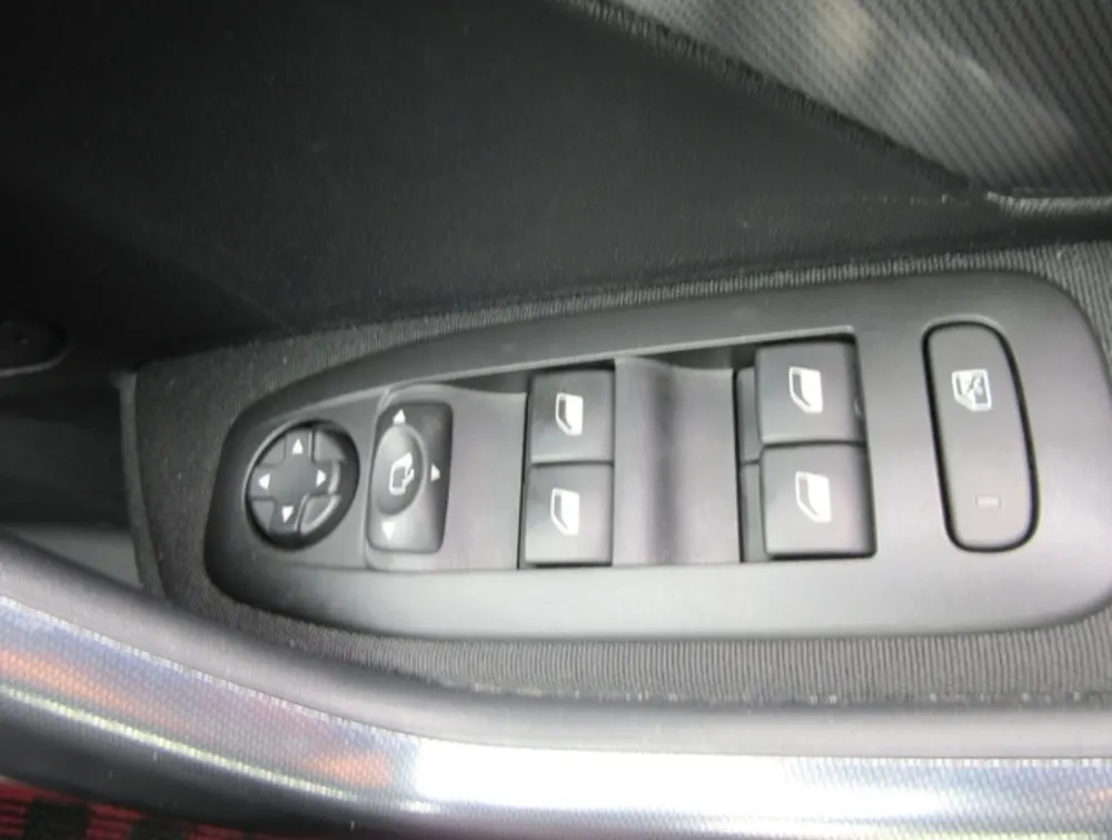 PEUGEOT 2008 ALLURE - PRG Motors Ltd