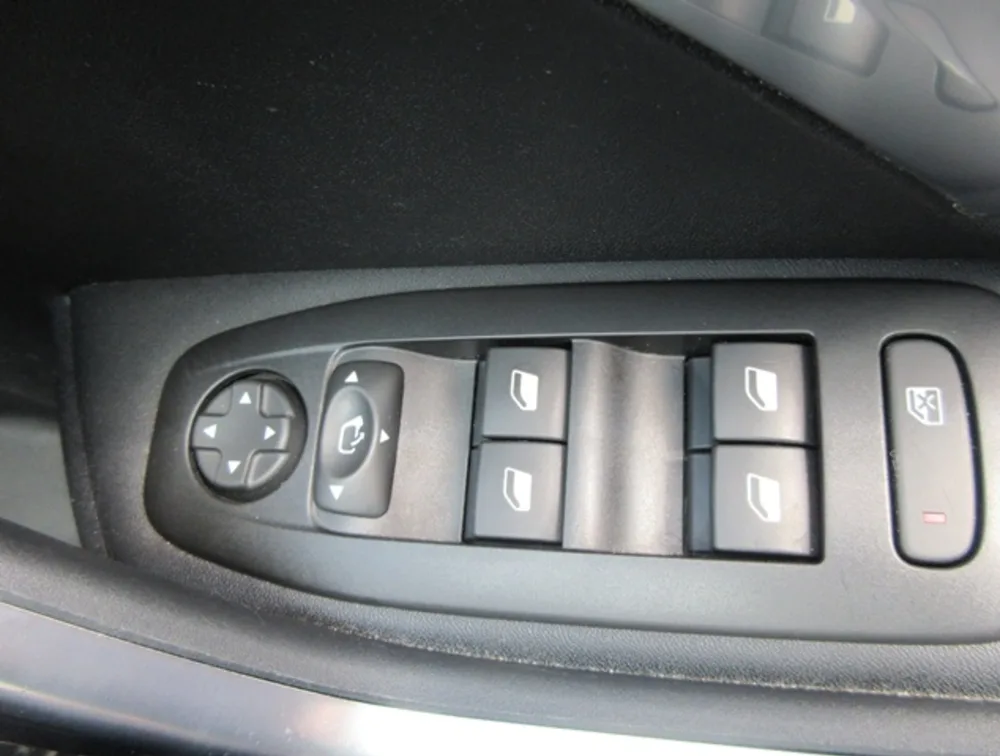 PEUGEOT 2008 CROSSCITY - PRG Motors Ltd