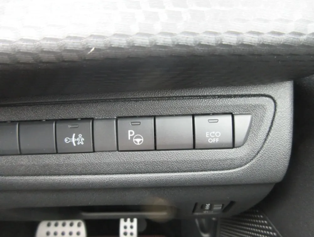 PEUGEOT 2008 GTLINE - PRG Motors Ltd