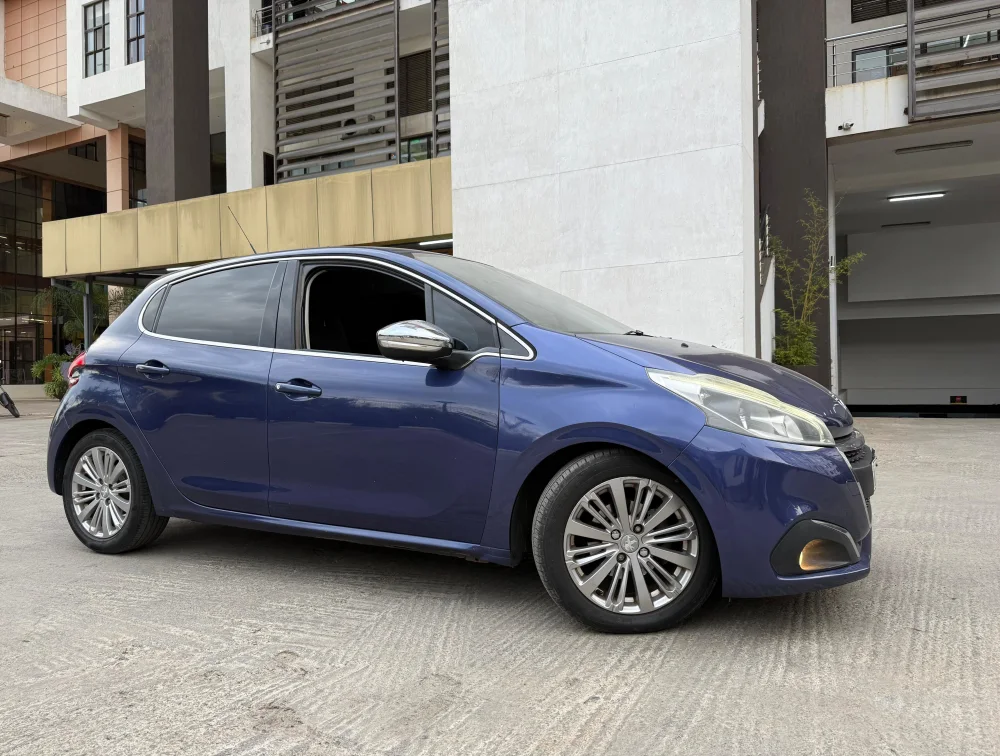 PEUGEOT 208 ALLURE