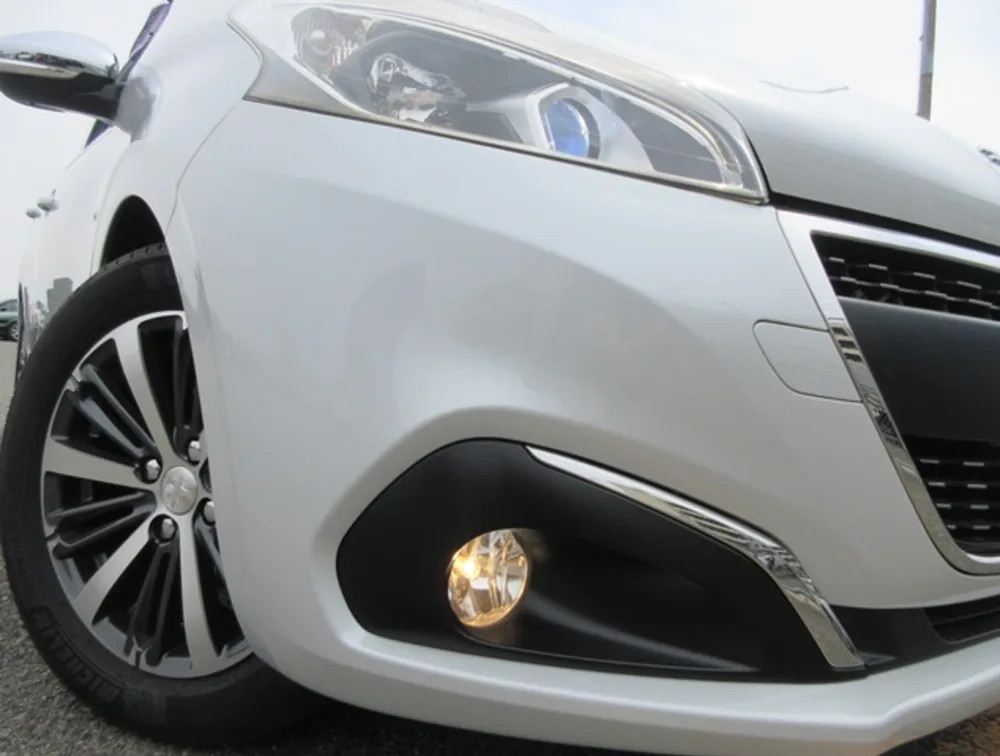 PEUGEOT 208 LEATHER SEATS - PRG Motors Ltd