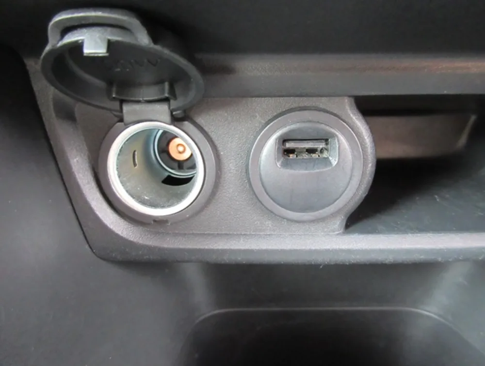 PEUGEOT 208 LEATHER SEATS - PRG Motors Ltd