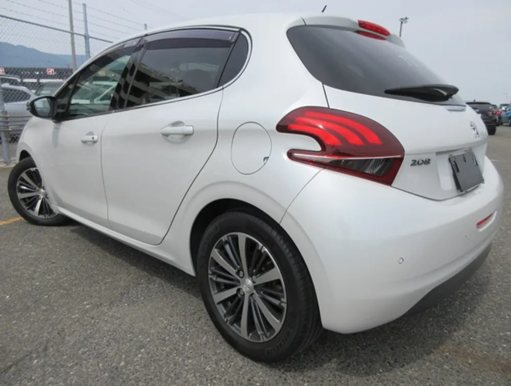 PEUGEOT 208 LEATHER SEATS - PRG Motors Ltd