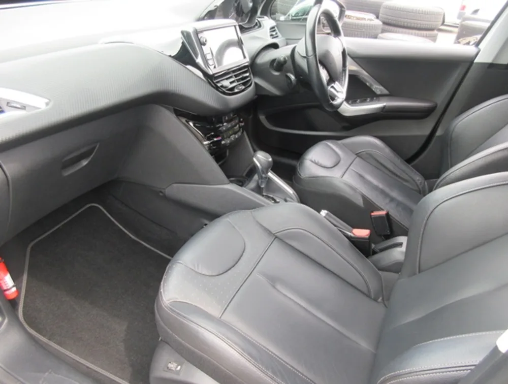 PEUGEOT 208 LEATHER SEATS - PRG Motors Ltd