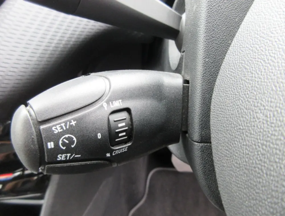 PEUGEOT 208 LEATHER SEATS - PRG Motors Ltd