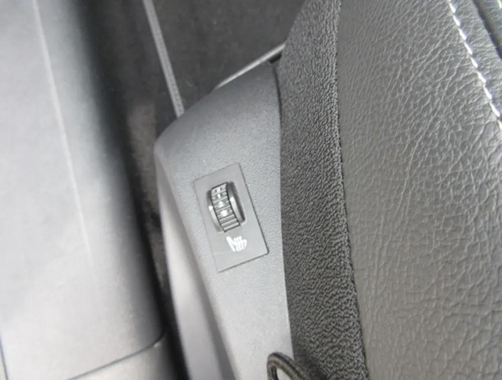 PEUGEOT 208 LEATHER SEATS - PRG Motors Ltd