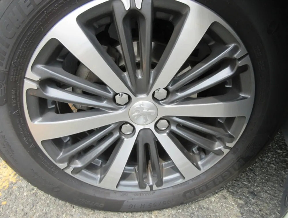 PEUGEOT 208 LEATHER SEATS - PRG Motors Ltd