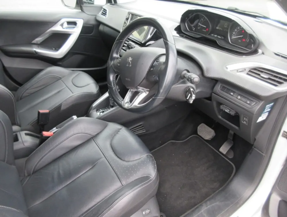 PEUGEOT 208 LEATHER SEATS - PRG Motors Ltd