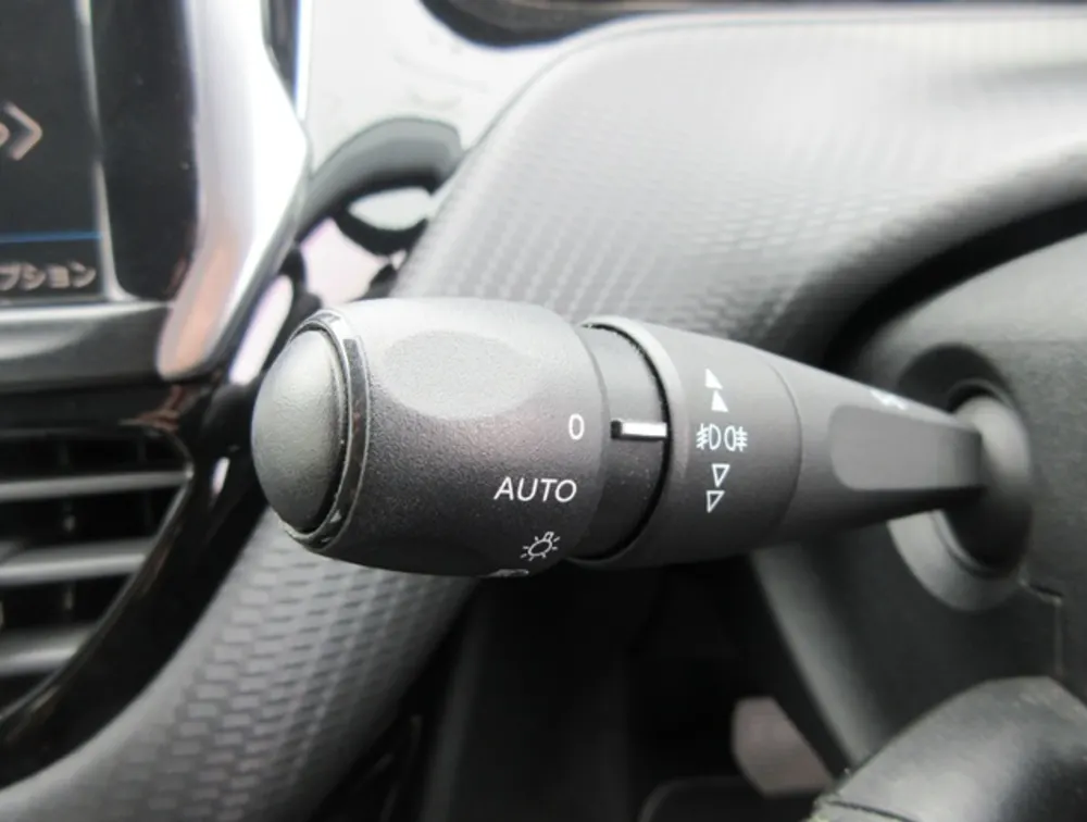 PEUGEOT 208 LEATHER SEATS - PRG Motors Ltd