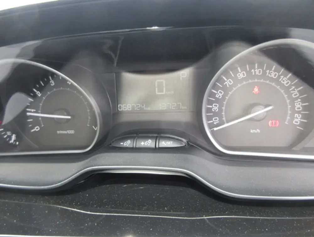 PEUGEOT 208 LEATHER SEATS - PRG Motors Ltd
