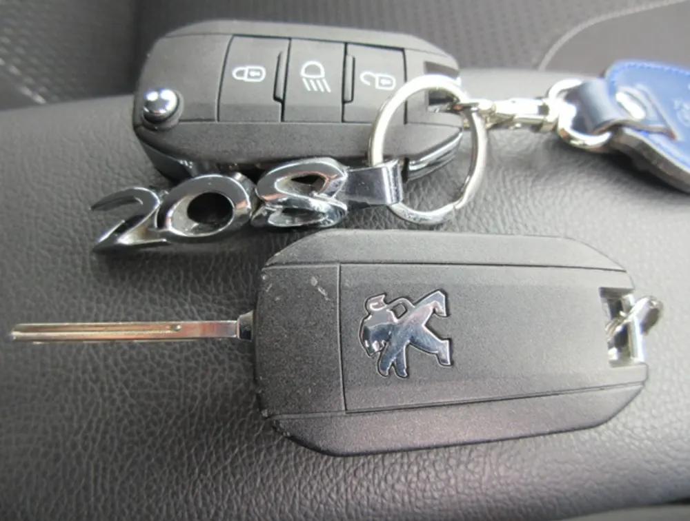 PEUGEOT 208 ALLURE - PRG Motors Ltd