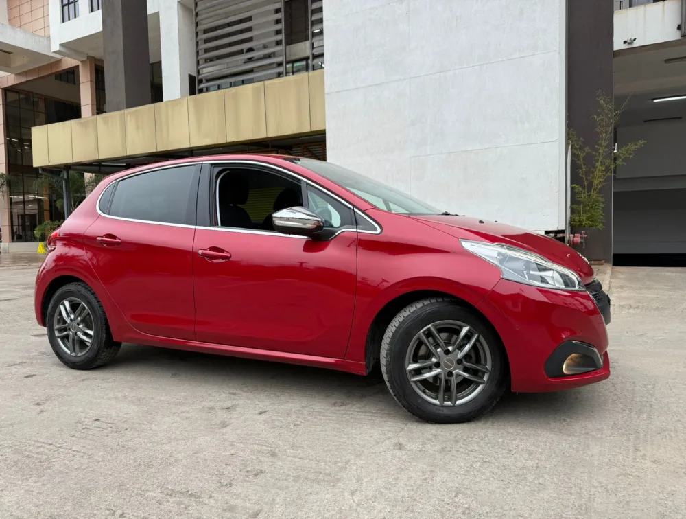 PEUGEOT 208 ALLURE