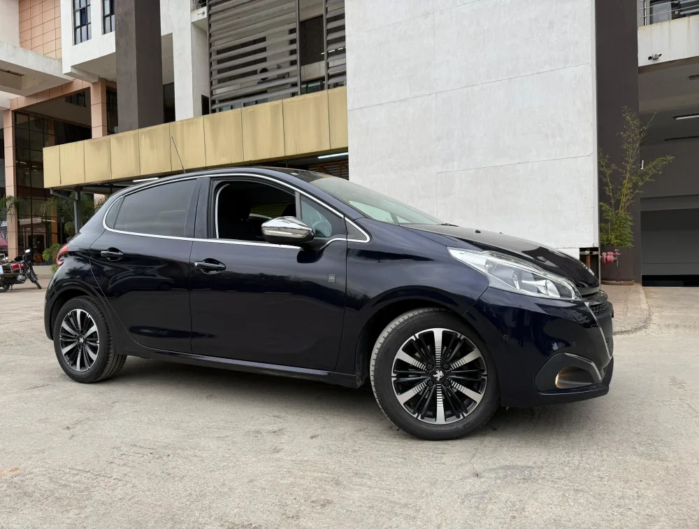 PEUGEOT 208 TECH EDITION