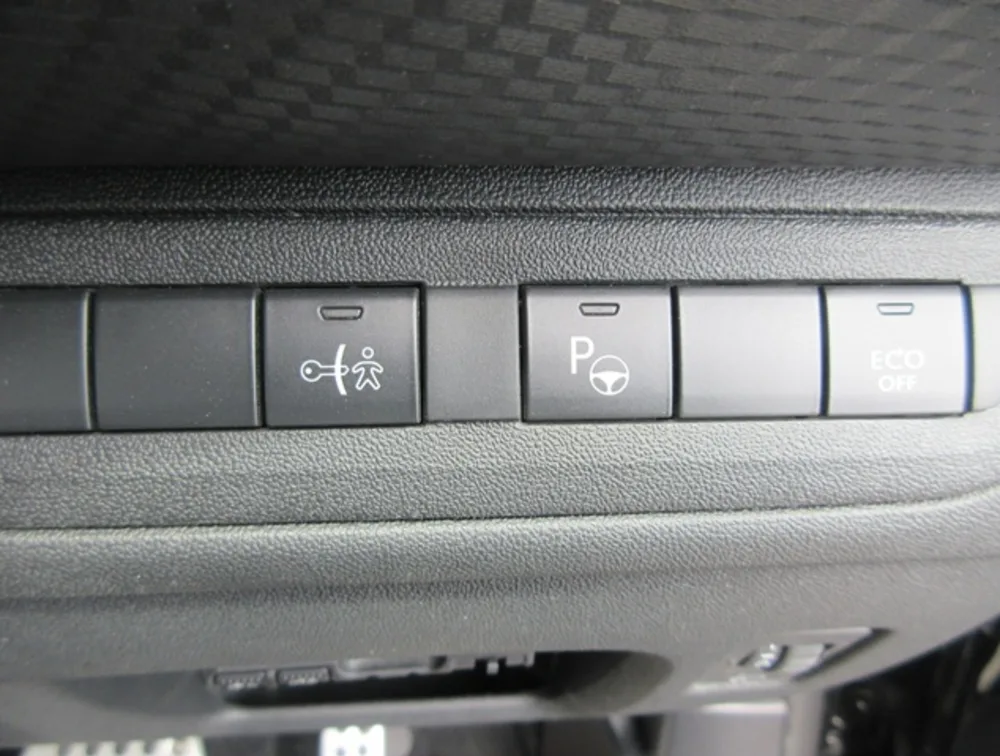 PEUGEOT 2008 GTLINE - PRG Motors Ltd