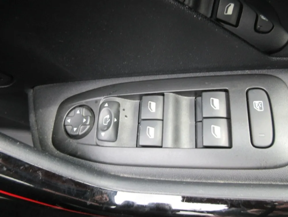 PEUGEOT 2008 GTLINE - PRG Motors Ltd