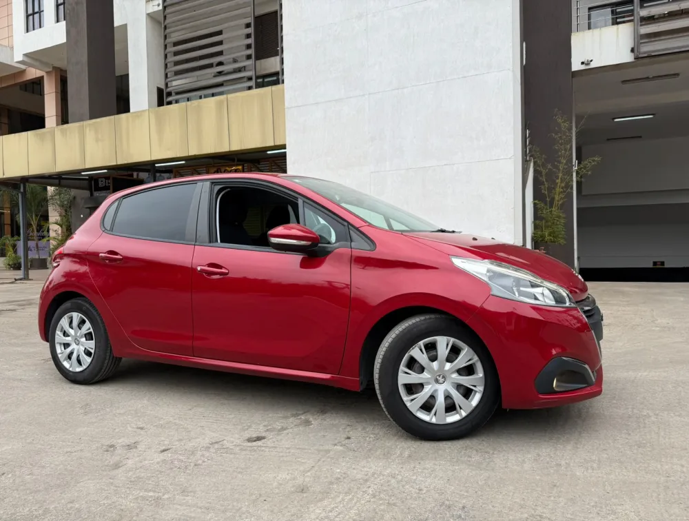 PEUGEOT 208 STYLE
