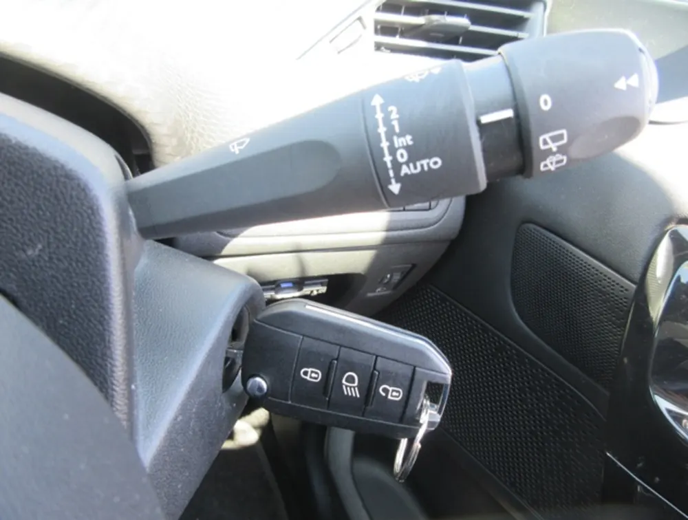 PEUGEOT 208 ALLURE - PRG Motors Ltd