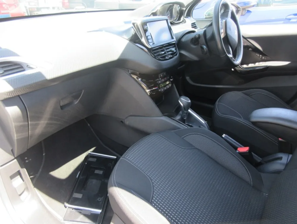 PEUGEOT 208 ALLURE - PRG Motors Ltd