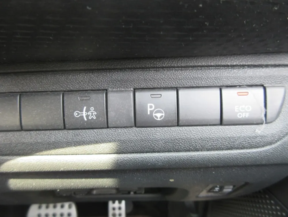 PEUGEOT 2008 GTLINE - PRG Motors Ltd
