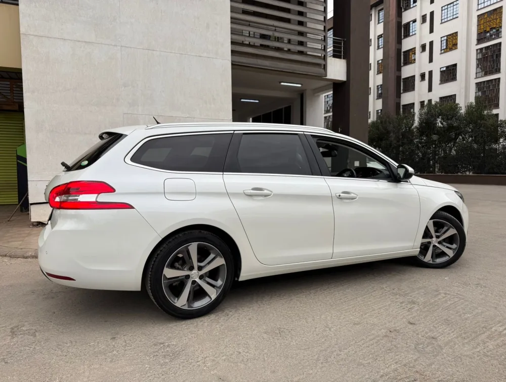 PEUGEOT 308 ALLURE MOONROOF - PRG Motors Ltd