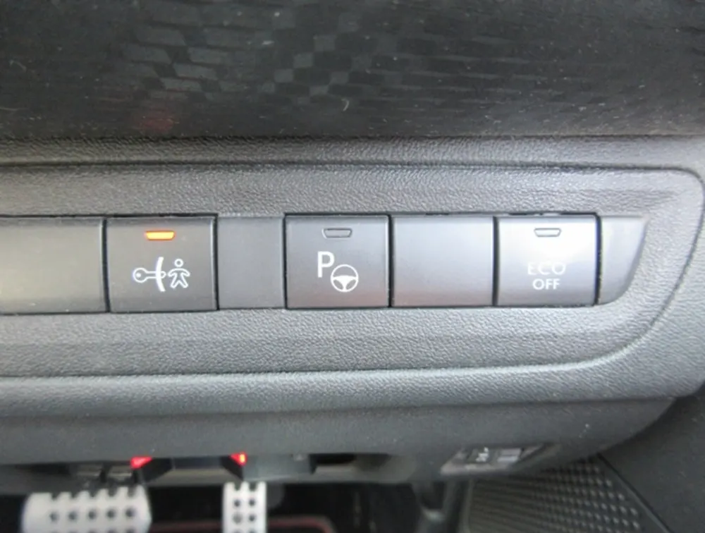 PEUGEOT 2008 GTLINE - PRG Motors Ltd